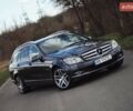 Серый Мерседес Ц-Класс, объемом двигателя 2.2 л и пробегом 250 тыс. км за 10000 $, фото 2 на Automoto.ua