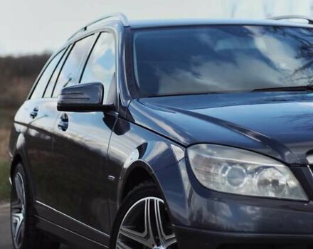 Серый Мерседес Ц-Класс, объемом двигателя 2.2 л и пробегом 250 тыс. км за 10000 $, фото 5 на Automoto.ua