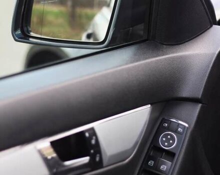 Серый Мерседес Ц-Класс, объемом двигателя 2.2 л и пробегом 250 тыс. км за 10000 $, фото 44 на Automoto.ua