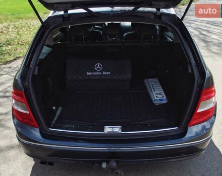 Серый Мерседес Ц-Класс, объемом двигателя 2.2 л и пробегом 250 тыс. км за 10000 $, фото 63 на Automoto.ua