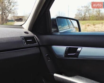 Серый Мерседес Ц-Класс, объемом двигателя 2.2 л и пробегом 250 тыс. км за 10000 $, фото 60 на Automoto.ua