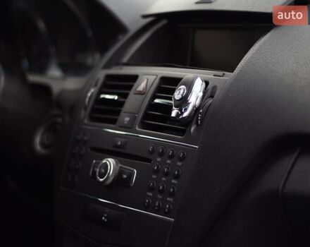 Серый Мерседес Ц-Класс, объемом двигателя 2.2 л и пробегом 250 тыс. км за 10000 $, фото 35 на Automoto.ua