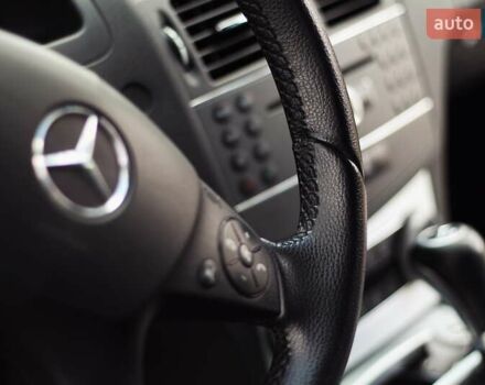 Серый Мерседес Ц-Класс, объемом двигателя 2.2 л и пробегом 250 тыс. км за 10000 $, фото 45 на Automoto.ua