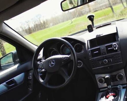 Серый Мерседес Ц-Класс, объемом двигателя 2.2 л и пробегом 250 тыс. км за 10000 $, фото 56 на Automoto.ua