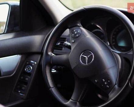 Серый Мерседес Ц-Класс, объемом двигателя 2.2 л и пробегом 250 тыс. км за 10000 $, фото 43 на Automoto.ua