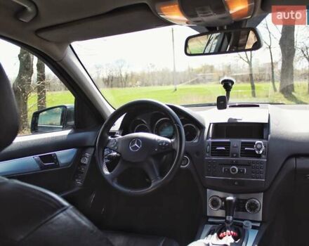 Серый Мерседес Ц-Класс, объемом двигателя 2.2 л и пробегом 250 тыс. км за 10000 $, фото 53 на Automoto.ua