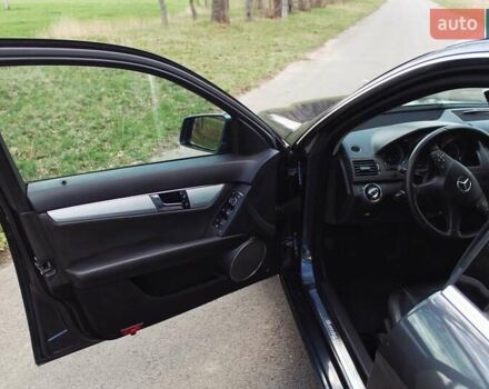 Серый Мерседес Ц-Класс, объемом двигателя 2.2 л и пробегом 250 тыс. км за 10000 $, фото 50 на Automoto.ua