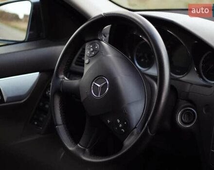 Серый Мерседес Ц-Класс, объемом двигателя 2.2 л и пробегом 250 тыс. км за 10000 $, фото 39 на Automoto.ua