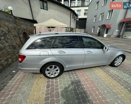 Сірий Мерседес Ц-Клас, об'ємом двигуна 2.2 л та пробігом 275 тис. км за 7500 $, фото 5 на Automoto.ua
