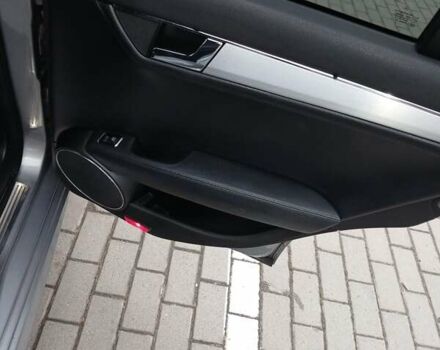 Сірий Мерседес Ц-Клас, об'ємом двигуна 2.99 л та пробігом 248 тис. км за 6700 $, фото 27 на Automoto.ua