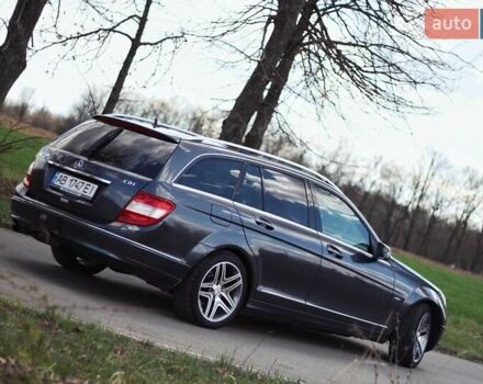 Серый Мерседес Ц-Класс, объемом двигателя 2.2 л и пробегом 250 тыс. км за 10000 $, фото 30 на Automoto.ua