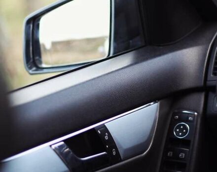 Серый Мерседес Ц-Класс, объемом двигателя 2.2 л и пробегом 250 тыс. км за 10000 $, фото 42 на Automoto.ua