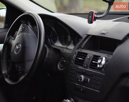 Серый Мерседес Ц-Класс, объемом двигателя 2.2 л и пробегом 250 тыс. км за 10000 $, фото 36 на Automoto.ua