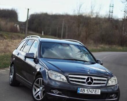 Серый Мерседес Ц-Класс, объемом двигателя 2.2 л и пробегом 250 тыс. км за 10000 $, фото 1 на Automoto.ua