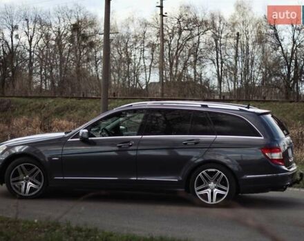 Серый Мерседес Ц-Класс, объемом двигателя 2.2 л и пробегом 250 тыс. км за 10000 $, фото 7 на Automoto.ua