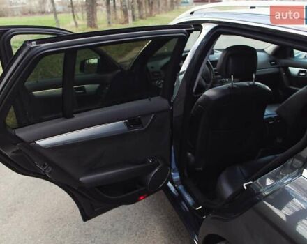 Серый Мерседес Ц-Класс, объемом двигателя 2.2 л и пробегом 250 тыс. км за 10000 $, фото 51 на Automoto.ua