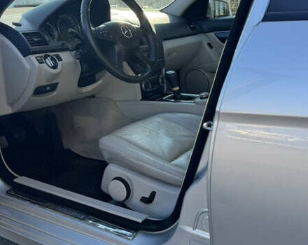 Серый Мерседес Ц-Класс, объемом двигателя 2.2 л и пробегом 276 тыс. км за 8100 $, фото 7 на Automoto.ua