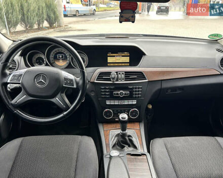 Сірий Мерседес Ц-Клас, об'ємом двигуна 2.14 л та пробігом 305 тис. км за 10400 $, фото 29 на Automoto.ua