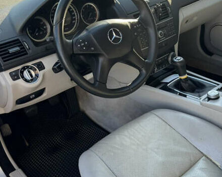 Серый Мерседес Ц-Класс, объемом двигателя 2.2 л и пробегом 276 тыс. км за 8100 $, фото 6 на Automoto.ua
