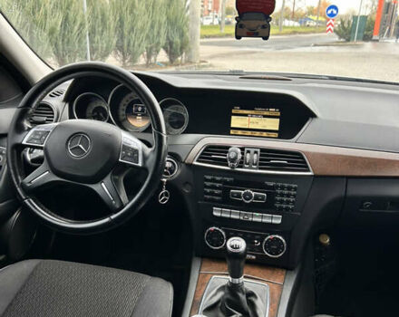 Сірий Мерседес Ц-Клас, об'ємом двигуна 2.14 л та пробігом 305 тис. км за 10400 $, фото 26 на Automoto.ua