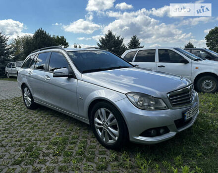 Серый Мерседес Ц-Класс, объемом двигателя 2.2 л и пробегом 350 тыс. км за 11999 $, фото 1 на Automoto.ua