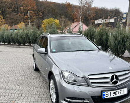 Сірий Мерседес Ц-Клас, об'ємом двигуна 2.14 л та пробігом 305 тис. км за 10400 $, фото 1 на Automoto.ua