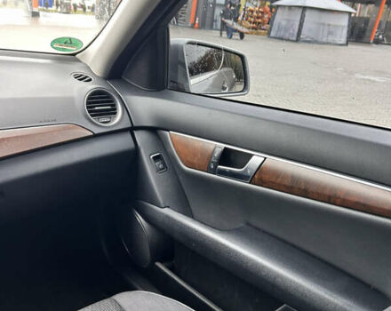 Сірий Мерседес Ц-Клас, об'ємом двигуна 2.14 л та пробігом 305 тис. км за 10400 $, фото 27 на Automoto.ua