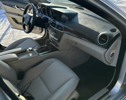 Серый Мерседес Ц-Класс, объемом двигателя 2.2 л и пробегом 350 тыс. км за 11999 $, фото 6 на Automoto.ua