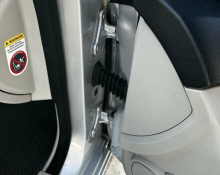 Серый Мерседес Ц-Класс, объемом двигателя 2.2 л и пробегом 350 тыс. км за 11999 $, фото 8 на Automoto.ua