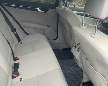 Сірий Мерседес Ц-Клас, об'ємом двигуна 2.15 л та пробігом 304 тис. км за 12000 $, фото 19 на Automoto.ua