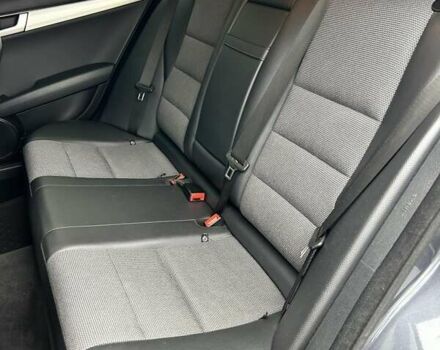 Сірий Мерседес Ц-Клас, об'ємом двигуна 2.99 л та пробігом 366 тис. км за 12700 $, фото 17 на Automoto.ua