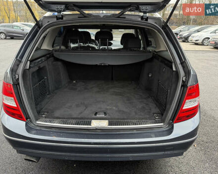 Серый Мерседес Ц-Класс, объемом двигателя 1.8 л и пробегом 317 тыс. км за 10650 $, фото 17 на Automoto.ua