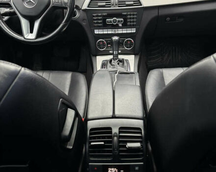 Сірий Мерседес Ц-Клас, об'ємом двигуна 2.14 л та пробігом 313 тис. км за 9950 $, фото 25 на Automoto.ua