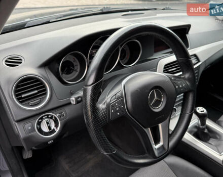 Серый Мерседес Ц-Класс, объемом двигателя 1.8 л и пробегом 317 тыс. км за 10650 $, фото 12 на Automoto.ua