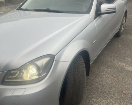 Сірий Мерседес Ц-Клас, об'ємом двигуна 2.15 л та пробігом 304 тис. км за 12000 $, фото 4 на Automoto.ua