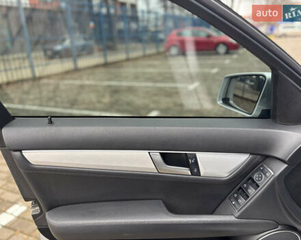 Сірий Мерседес Ц-Клас, об'ємом двигуна 2.14 л та пробігом 313 тис. км за 9950 $, фото 24 на Automoto.ua