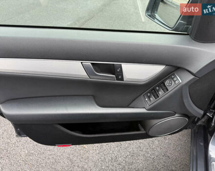 Серый Мерседес Ц-Класс, объемом двигателя 1.8 л и пробегом 317 тыс. км за 10650 $, фото 14 на Automoto.ua