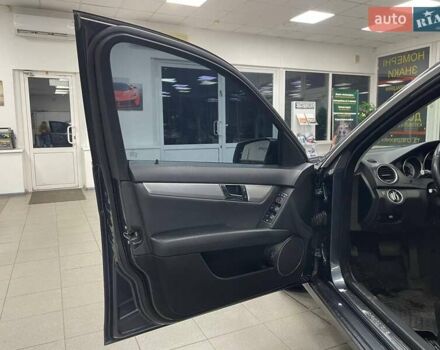 Сірий Мерседес Ц-Клас, об'ємом двигуна 2.14 л та пробігом 306 тис. км за 10490 $, фото 17 на Automoto.ua