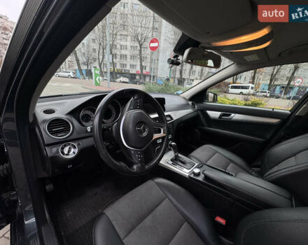 Сірий Мерседес Ц-Клас, об'ємом двигуна 2.14 л та пробігом 308 тис. км за 9900 $, фото 11 на Automoto.ua