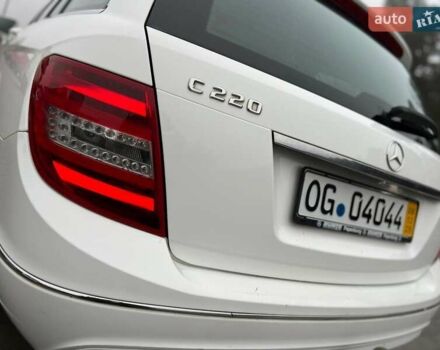 Серый Мерседес Ц-Класс, объемом двигателя 2.15 л и пробегом 265 тыс. км за 13500 $, фото 20 на Automoto.ua