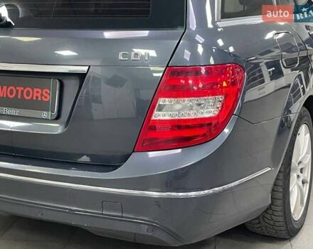 Сірий Мерседес Ц-Клас, об'ємом двигуна 2.14 л та пробігом 306 тис. км за 10490 $, фото 9 на Automoto.ua