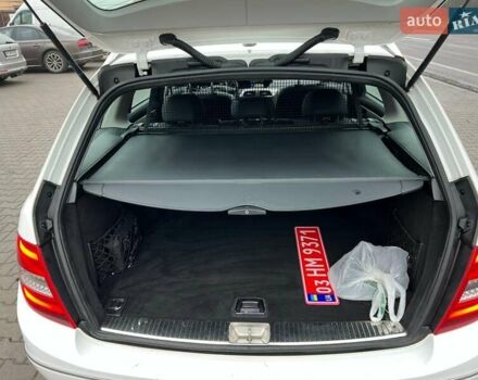 Серый Мерседес Ц-Класс, объемом двигателя 2.15 л и пробегом 265 тыс. км за 13500 $, фото 21 на Automoto.ua