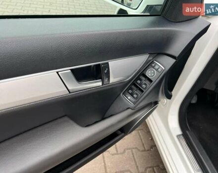 Серый Мерседес Ц-Класс, объемом двигателя 2.15 л и пробегом 265 тыс. км за 13500 $, фото 13 на Automoto.ua