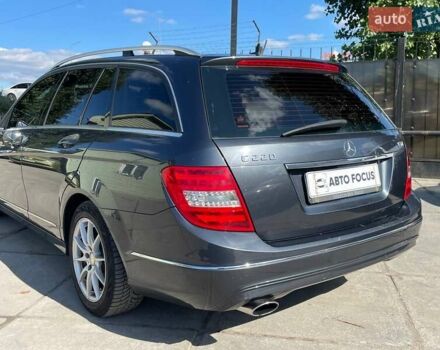 Серый Мерседес Ц-Класс, объемом двигателя 2.14 л и пробегом 306 тыс. км за 10490 $, фото 7 на Automoto.ua