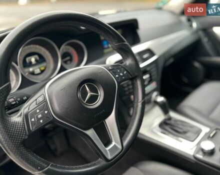 Серый Мерседес Ц-Класс, объемом двигателя 2.15 л и пробегом 265 тыс. км за 13500 $, фото 19 на Automoto.ua