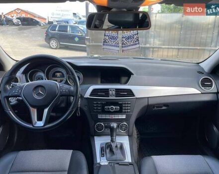 Серый Мерседес Ц-Класс, объемом двигателя 2.14 л и пробегом 306 тыс. км за 10490 $, фото 12 на Automoto.ua