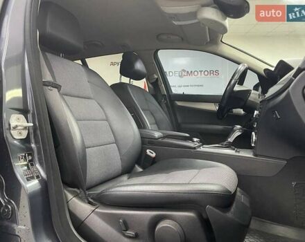 Сірий Мерседес Ц-Клас, об'ємом двигуна 2.14 л та пробігом 306 тис. км за 10490 $, фото 38 на Automoto.ua