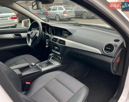 Серый Мерседес Ц-Класс, объемом двигателя 2.15 л и пробегом 265 тыс. км за 13500 $, фото 16 на Automoto.ua