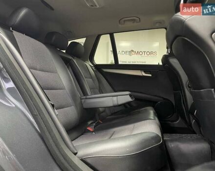 Сірий Мерседес Ц-Клас, об'ємом двигуна 2.14 л та пробігом 306 тис. км за 10490 $, фото 37 на Automoto.ua