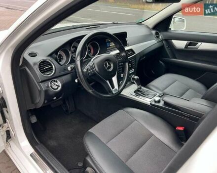 Серый Мерседес Ц-Класс, объемом двигателя 2.15 л и пробегом 265 тыс. км за 13500 $, фото 12 на Automoto.ua